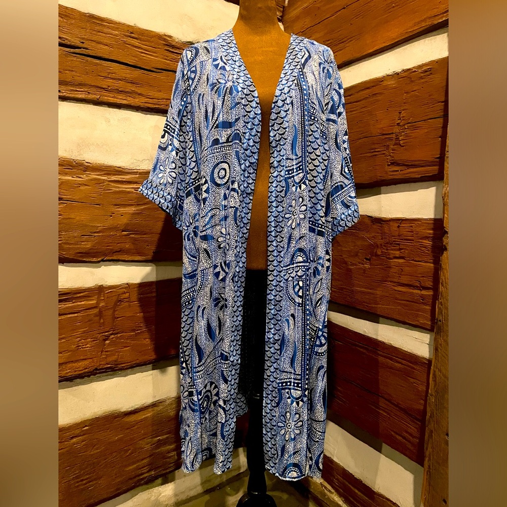 Catherines Blue and White Patterned Kimono